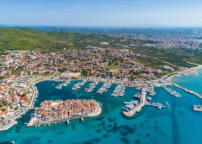 בית נופש Stunning In Tribunj